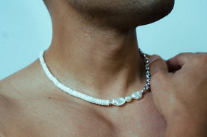 MIDNIGHT ESCAPE NECKLACE