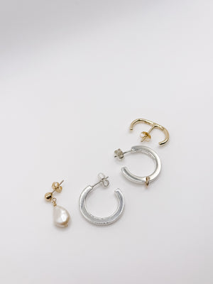 CURVED SUSPENDER EARRING