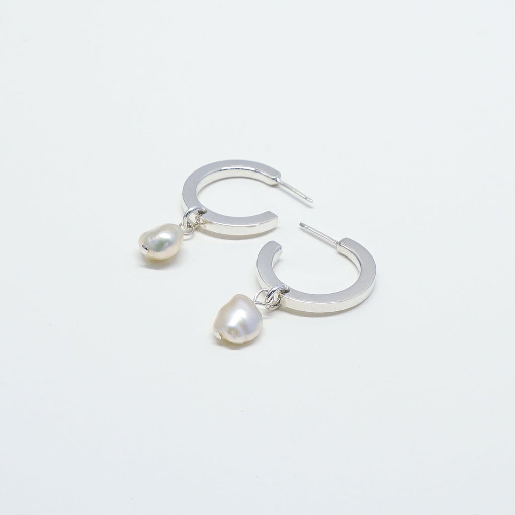 ESCAPE MINI BLOCK HOOPS
